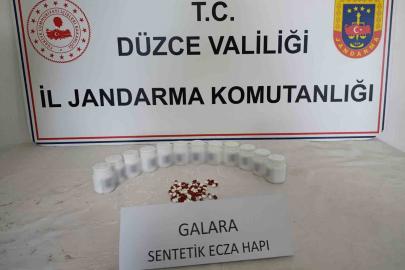 Araçtan atılan poşetten uyuşturucu çıktı