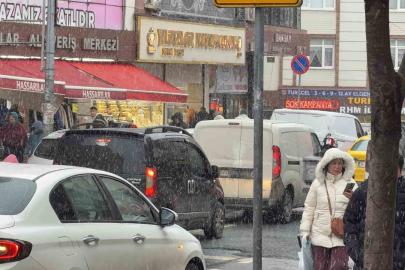 Arnavutköy’de kar yağışı etkili olmaya devam ediyor