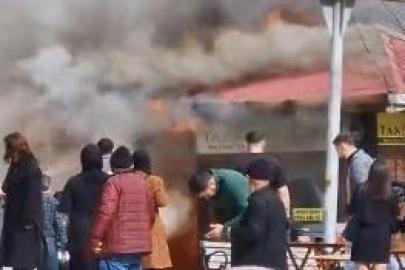 Artvin’de taksi durağında çıkan yangın paniğe neden oldu
