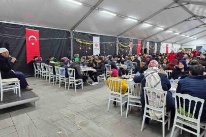 Asırlık vakıf geleneği yüzlerce vatandaşı aynı sofrada buluşturdu