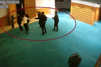 Ayakkabısının kaybolduğunu söyleyip cami görevlilerine saldırdı