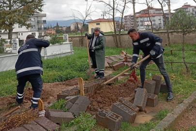 Aydın Büyükşehir, Çine’de mezarlıklarda onarım ve bakım çalışması gerçekleştirdi
