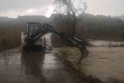 Aydın’da sağank yağışa karşı Büyükşehir ekiplerinden yoğun çalışma