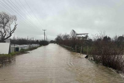 Ayvacık’ta sağanak yağış etkili oldu
