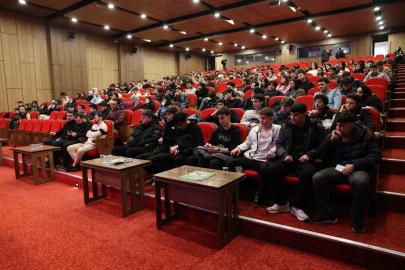 Bağcılar’da iş arayanlar ile iş verenler "Kariyer Buluşmaları"nda bir araya geldi