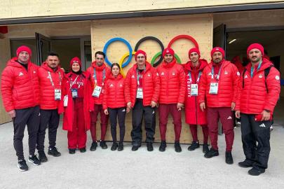 Bakan Bak, Kış Olimpiyatları’nda yarışacak milli sporcularla görüştü