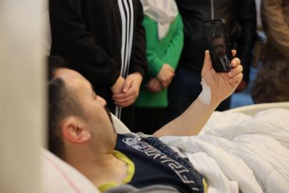Bakan Çiftçi, operasyonda yaralanan özel harekat polisiyle görüntülü konuştu