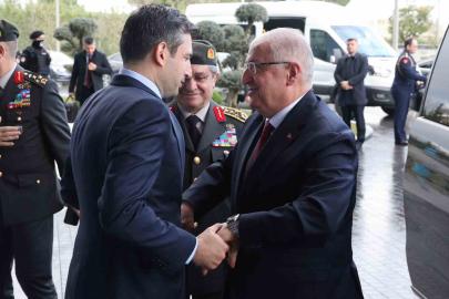 Bakan Güler, merhum Özdemir Bayraktar anısına hazırlanan belgeseli izledi