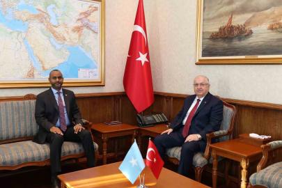 Bakan Güler, Somali Limanlar ve Deniz Ulaştırma Bakanı Nur’la görüştü