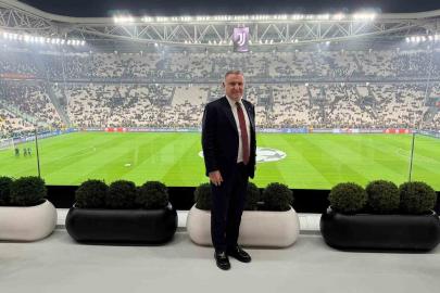 Bakan Osman Aşkın Bak, Juventus - Galatasaray maçını takip etti