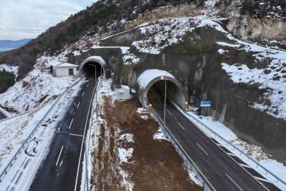 Bakan Uraloğlu: "Kırkdilim Geçişi’nde inşa ettiğimiz 3 çift tüp tünelde sona yaklaştık"