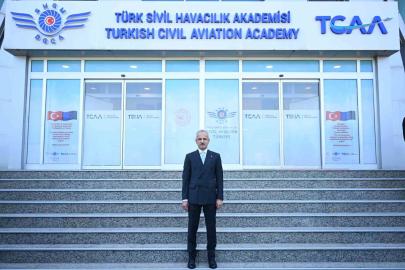 Bakan Uraloğlu: "Mart 2025’ten bu yana dijital başvuru sistemi ile 30 bin 750 yolcu hakkı başvurusunu elektronik ortamda ele aldık"