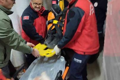 Balıkesir’de asansör boşluğuna düşen adam itfaiye ekiplerince kurtarıldı