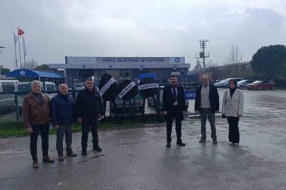 Balıkesir’de TÜVTÜRK önünde siyah çelenkli protesto