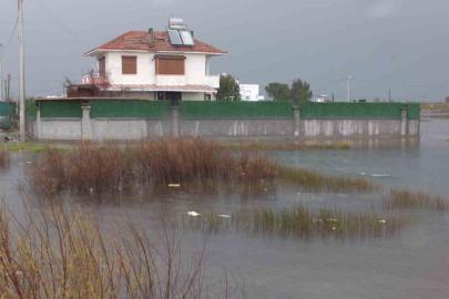 Balıkesir’de yazlıklar su altında kaldı