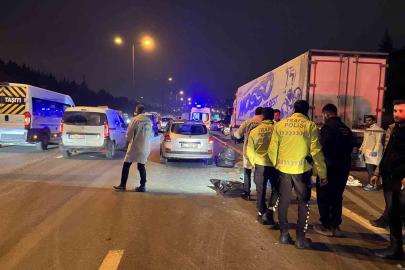 Başakşehir TEM’de arızalanan tıra çarpan motosikletli hayatını kaybetti