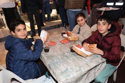 Başkan Arıcı’dan çocuklara iftar sürprizi