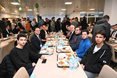 Başkan Başdeğirmen, KYK erkek yurdunda öğrencilerle iftar sofrasında buluştu