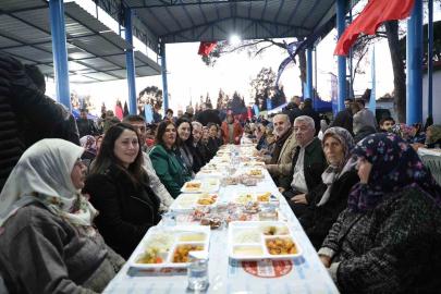 Başkan Çerçioğlu İncirliova’da kurulan iftar sofrasında vatandaşlarla bir araya geldi