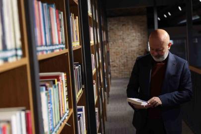 Başkan Çolakbayrakdar: "Sinan Kütüphaneleri’yle okuyan bir nesil yetişmesine katkı sunuyoruz"