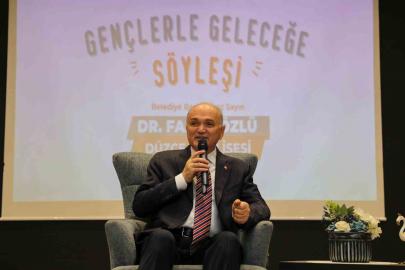 Başkan Özlü Fen Lisesi öğrencileri ile bir araya geldi