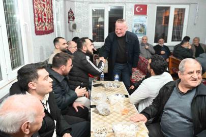 Başkan teravih sonrası vatandaşlarla buluştu