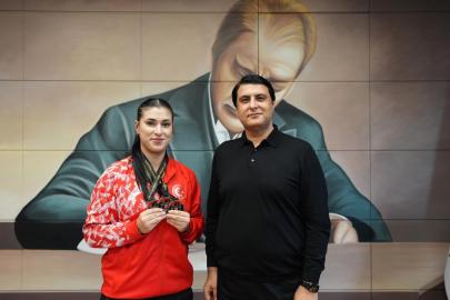 Başkan Yılmaz, Avrupa rekortmeni Büşra Çan’ı ağırladı
