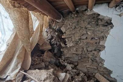 Batman’da heyelan: Kayaların düştüğü ev yıkıldı