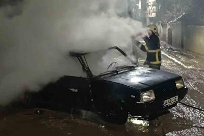 Batman’da park halindeki otomobil alev aldı