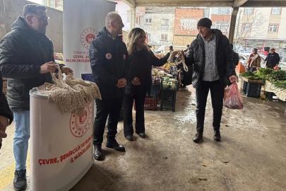 Bayburt halk pazarında sıfır atık bilgilendirmesi yapıldı