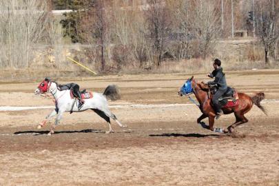 Bayburt’un kurtuluşunun 108’inci yılında cirit gösterisi düzenlendi