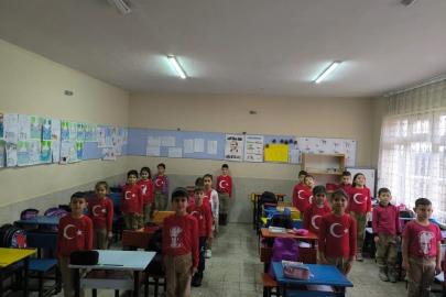 Bayındır’da okullarda 2’inci dönem "Bayrak Sevgisi" temalı etkinliklerle başladı