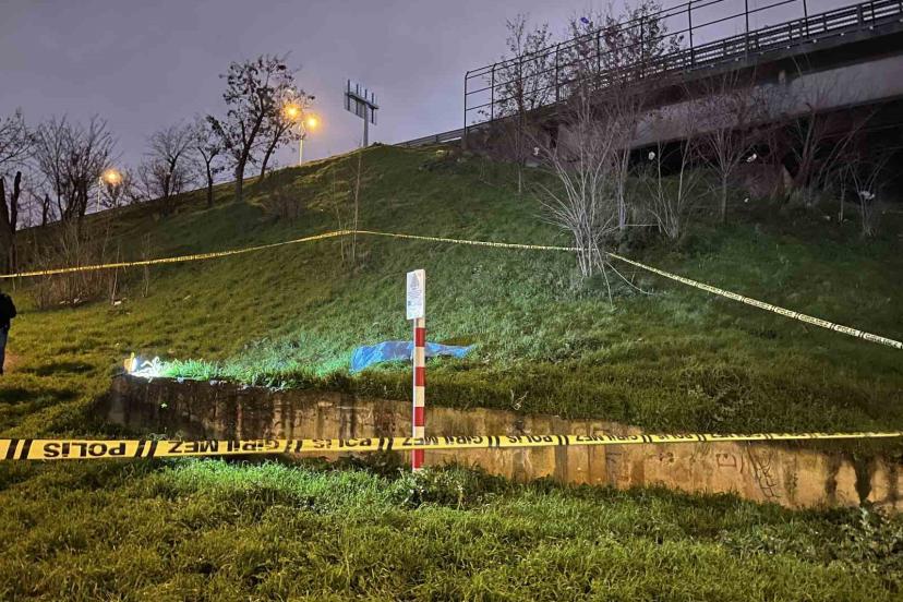 Bayrampaşa’da otoyol kenarında erkek cesedi bulundu