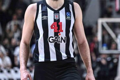 Beşiktaş’ta Ante Zizic hırsıyla panyayı kırdı, potayı parçaladı