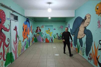 Besni’de öğretmenler okulu sanat galerisine dönüştürdü