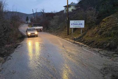 Beypazarı’nda kayalar yolu ulaşıma kapattı
