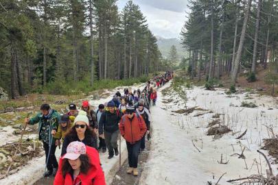 Beyşehir’de karda doğa yürüyüşü coşkusu