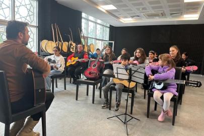 Bilecik Gençlik Merkezi’nde gitar kursu sürüyor