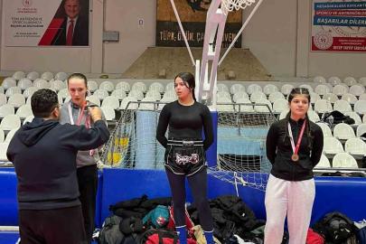 Bilecikli kick boksçular Manisa’da büyük başarı elde etti