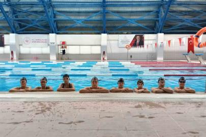 Bilecik’te Gençlik ve Spor Okullarında yüzme antrenmanları sürüyor
