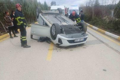 Bilecik’te takla atan araçtan burnu bile kanamadan çıktı