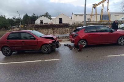 Bilecik’te zincirleme trafik kazası; 4 yaralı