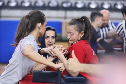 Bilek güreşi grup heyecanı Denizli’de başlıyor