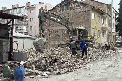 Bina yıkımı sırasında doğal gaz borusundan sızıntı meydana geldi