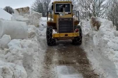 Bitlis’te ulaşım için 5 metrelik kar engelini aştılar