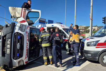 Bodrum’da ambulans devrildi: 4 yaralı