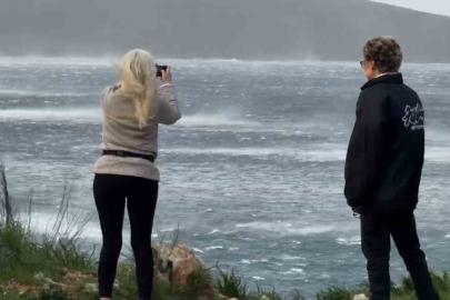 Bodrum’da fırtınada deniz ortasındaki doğa olayı görenleri şaşırttı