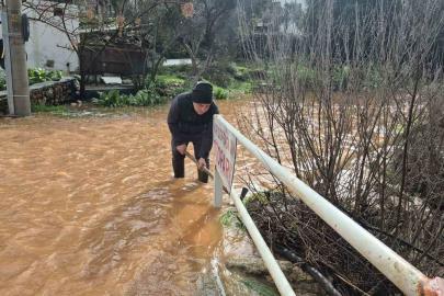 Bodrum’da sağanak yağış etkili oldu, iş yerlerini su bastı
