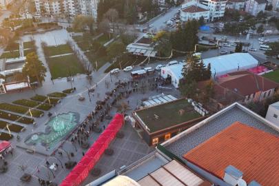 Bolu Belediyesi iftar çadırına yoğun ilgi