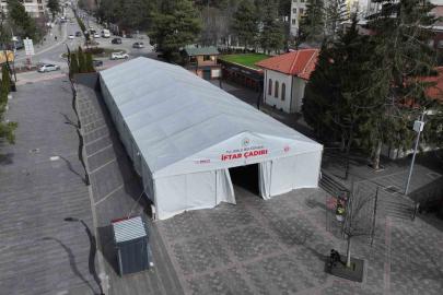 Bolu’da iftar çadırı kent meydanına kuruldu